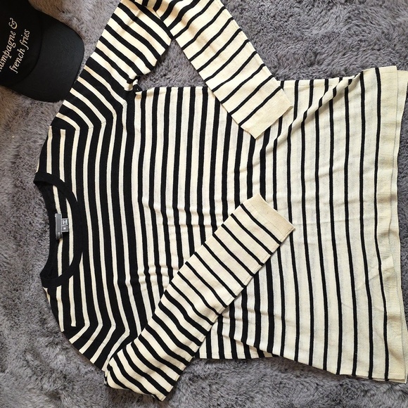 Vince Striped Ombré striped black cream Long Sleeve lightweight  sweater SZ M - Picture 1 of 12